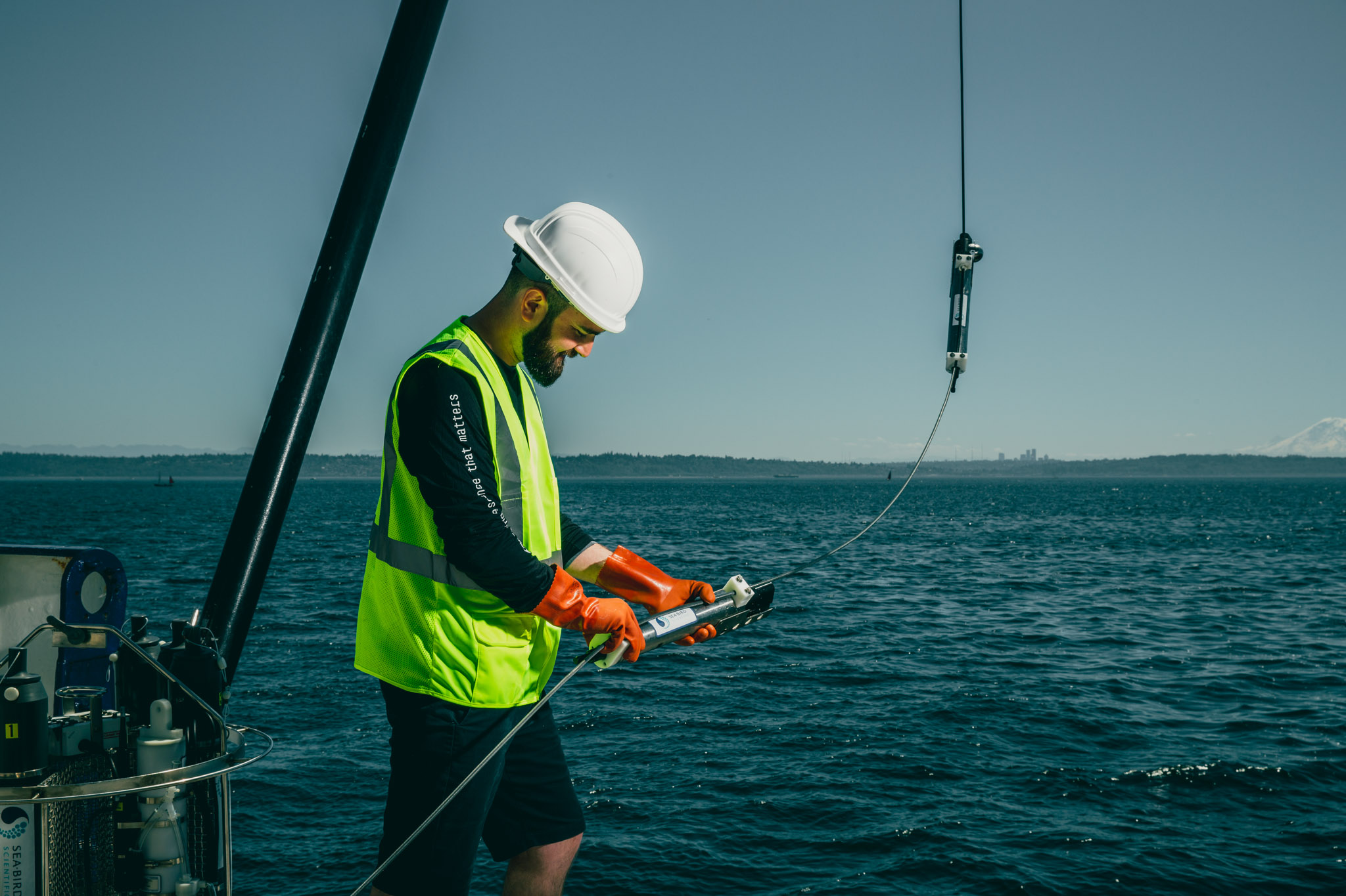 Oceanographer using SBE 37 MicroCAT CTD